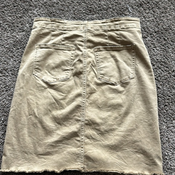Bohme skirt. Hits just above knee. Has a little stretch to it. Sz 31 - Picture 2 of 2
